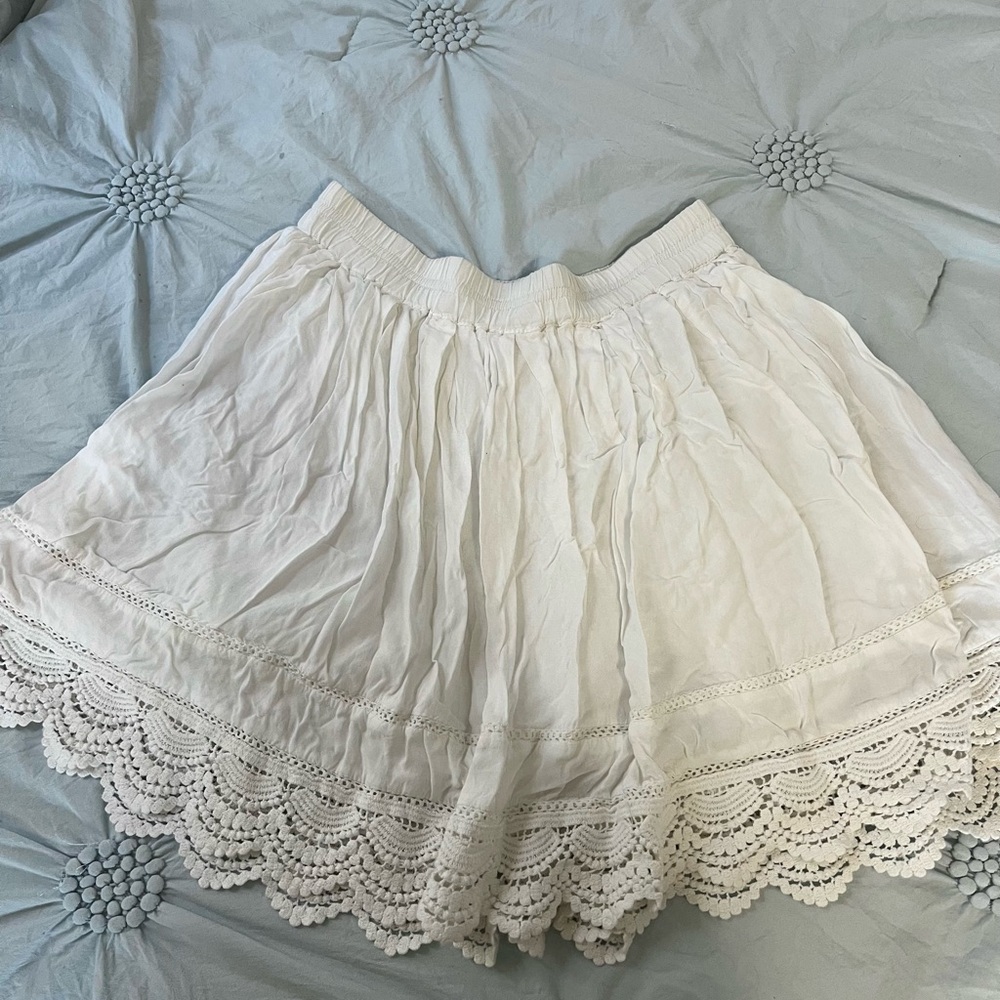 Elegant White Lace Hem Skirt